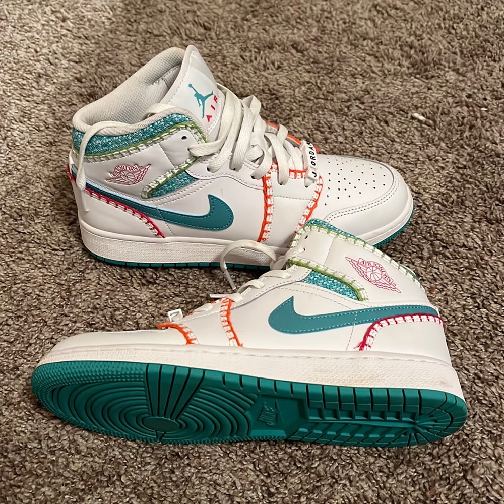 Air Jordan SE Kids 6.5 Women’s 8 worn once